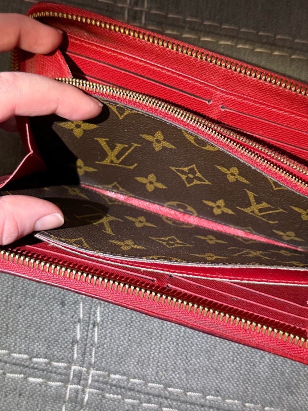 Used Louis Vuitton Retiro Zippy Wallet - Picture 10 of 14